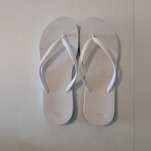 Time and Tru Women's White Well Worn Flip Flops